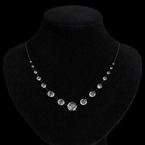 Chic Silver Necklace with Clear Accents